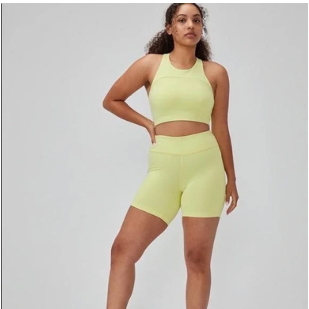 Outdoor Voices Move Free 6” yellow Geck Shorts size XS